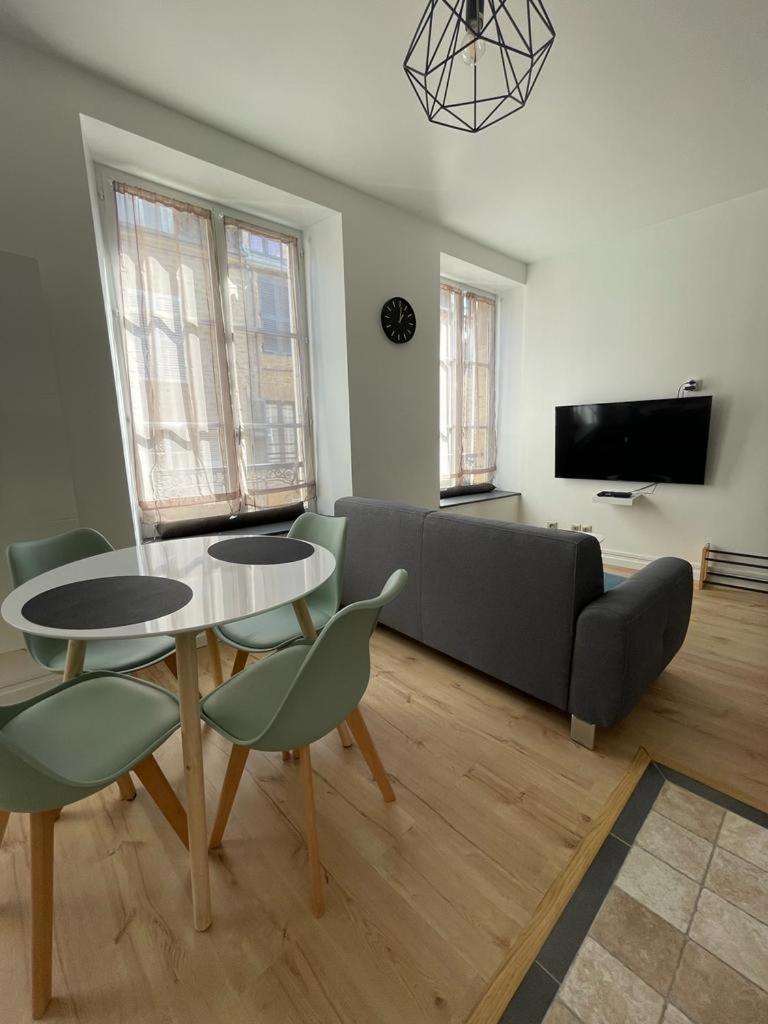 Appartement Le Petit Charcot Charleville-Mézières Esterno foto