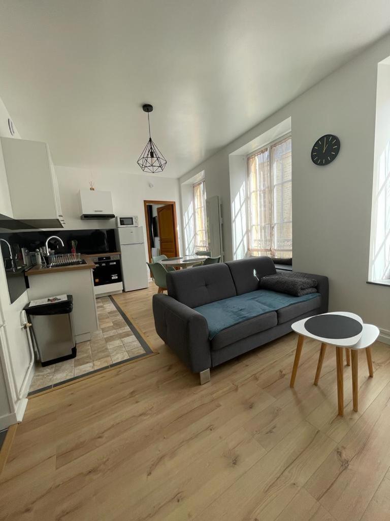 Appartement Le Petit Charcot Charleville-Mézières Esterno foto